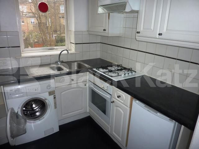 			UNDER OFFER!, 1 Bedroom, 1 bath, 1 reception Ground Floor Flat			 Hillmarton Road, CALEDONIAN ROAD 